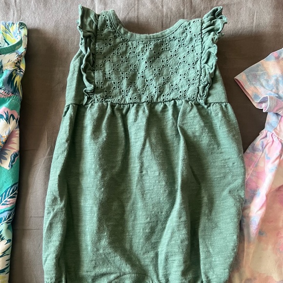 LOT of 5/$25 6-9 month dress/tunics/romper with 2 bloomers Carters/Burt’s Bees - Picture 3 of 7